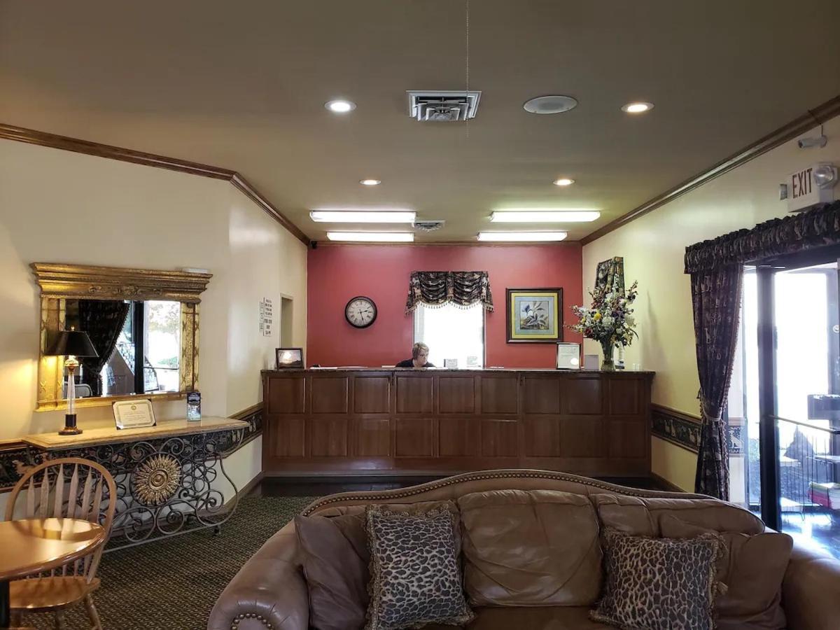 Hot Springs Village Inn Екстер'єр фото