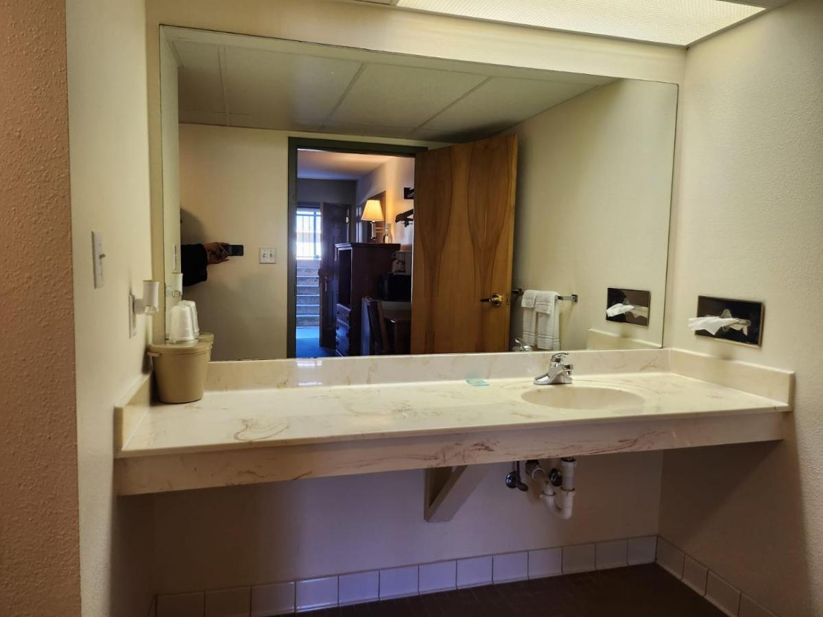 Hot Springs Village Inn Екстер'єр фото