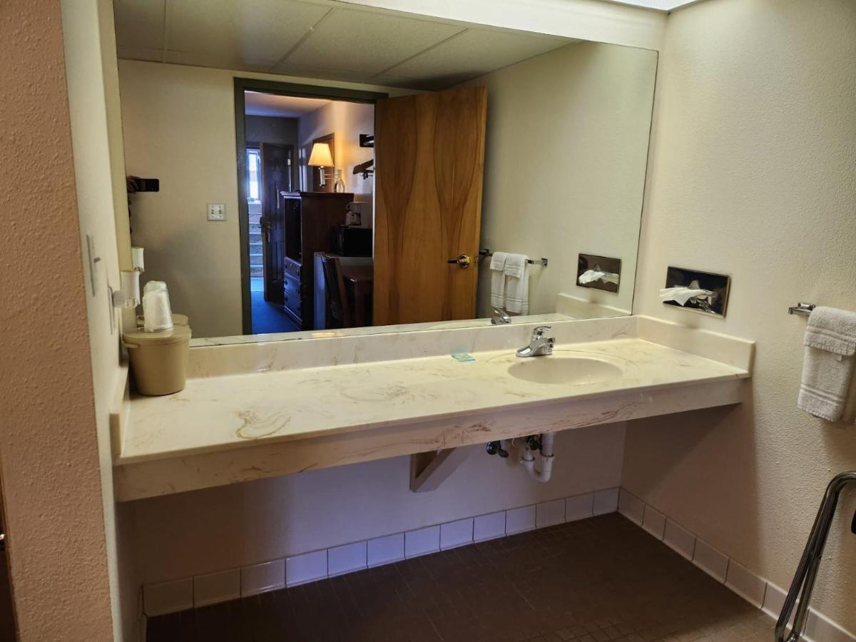 Hot Springs Village Inn Екстер'єр фото